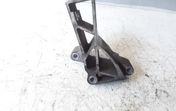 Volvo V70 Engine mounting bracket 30741577
