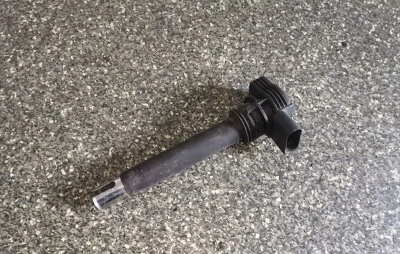 Volkswagen Eos High voltage ignition coil 06H905115 0221604109