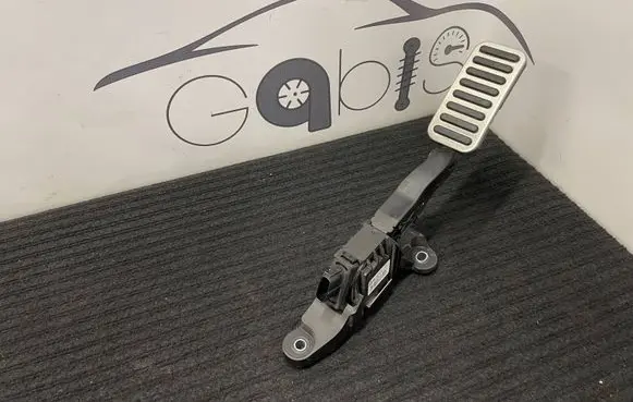 Hyundai Kona I Accelerator throttle pedal 32700 00136810