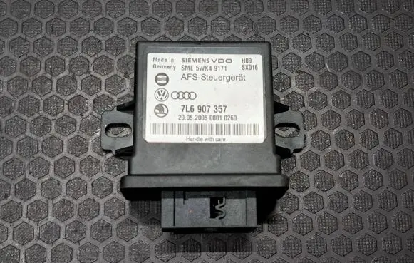 Volkswagen Touareg I Light module LCM 7L6907357