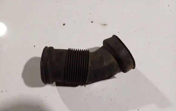 Opel Astra H Air intake hose/pipe 55558369