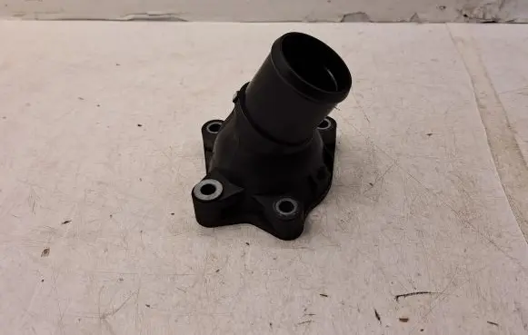 Toyota Auris 150 Thermostat housing 163210R011
