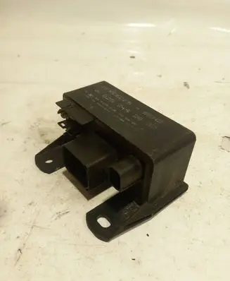 Mercedes-Benz A W168 Glow plug pre-heat relay 0255452832 899075090