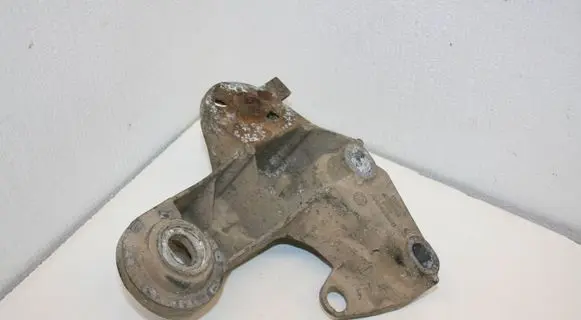 Audi A4 S4 B5 8D Engine mounting bracket 8D0199352H