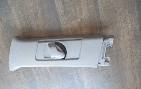 Toyota Auris E180 Seat belt trim 7302402040