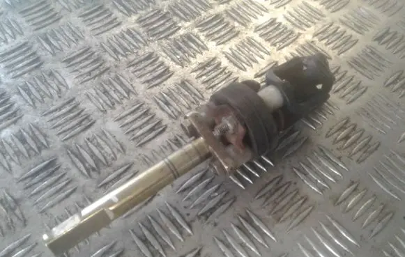 Nissan X-Trail T30 Steering column universal joint