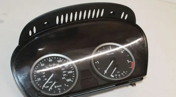 Speedometer (instrument cluster)