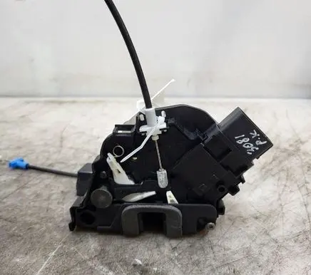 Ford Mondeo MK IV Front door lock 6M2AR21813EC A048317