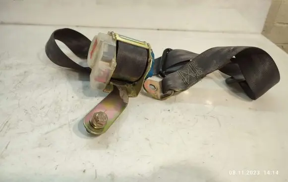 Hyundai Elantra Rear seatbelt