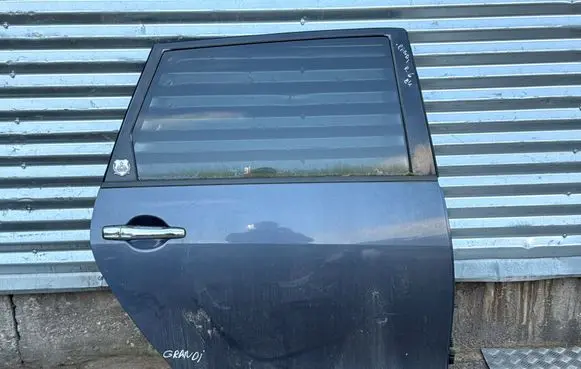 Mitsubishi Grandis Rear door