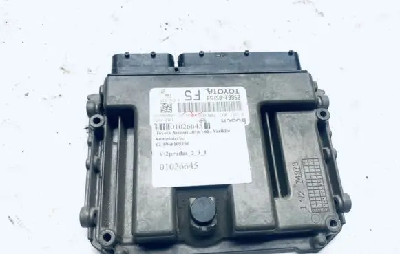 Toyota Avensis T270 Engine control unit/module 8966105F50 89661-05F50