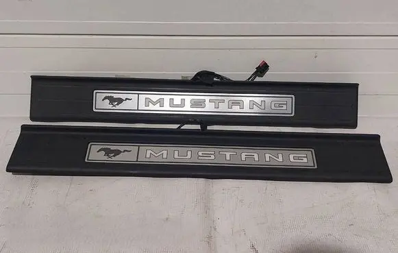 Ford Mustang VI Front sill trim cover FR3B6313222C FR3Z63132A