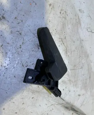 Volkswagen PASSAT B7 Engine bonnet (hood) release handle 6R1823633