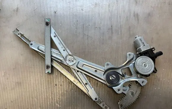 Honda CR-V Front door window regulator with motor 14080310