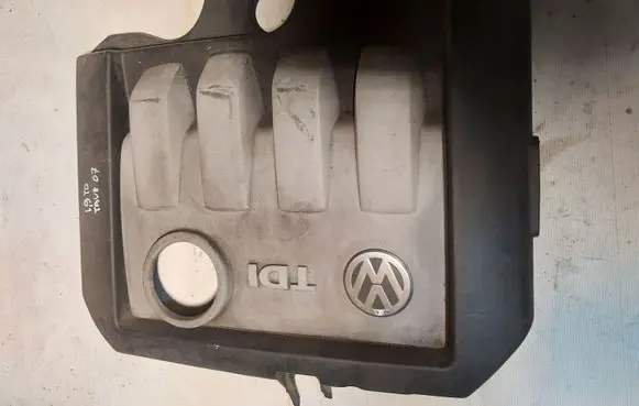 Volkswagen Touran I Engine cover (trim) 03G103925