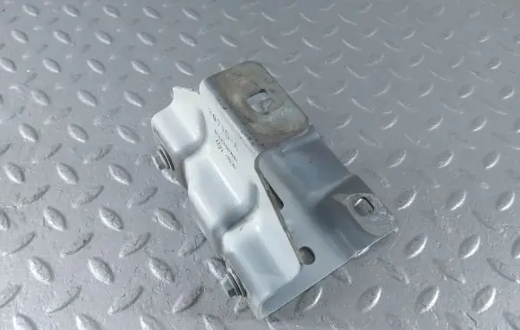 Dacia Sandero III Fender mounting bracket 651416878R
