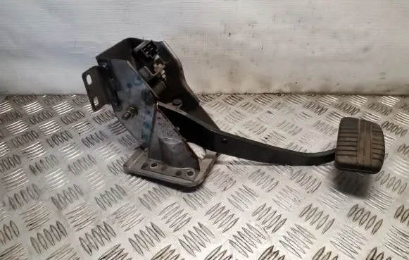 Hyundai Terracan Brake pedal