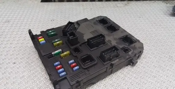 Peugeot 407 Fuse module 9655708380