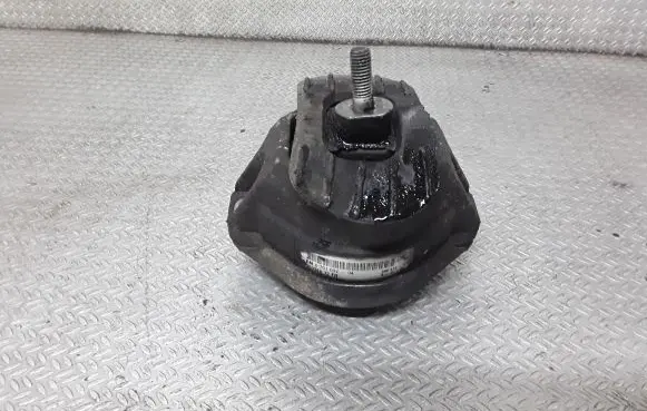 BMW 5 E60 E61 Engine mount bracket 676109204