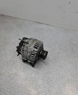 Renault Megane III Generator/alternator 8200660033A 0124425071 25510