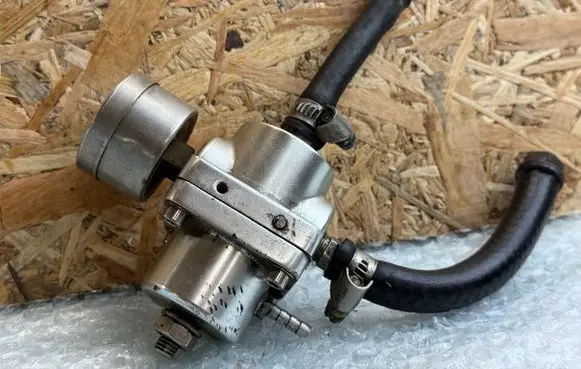 BMW 5 E39 Fuel pressure regulator