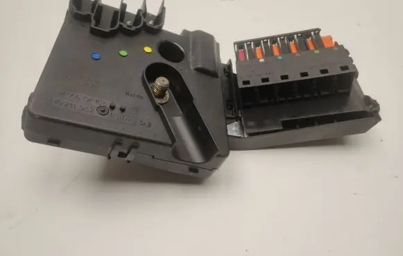 Mercedes-Benz E W211 Fuse module A2119820302