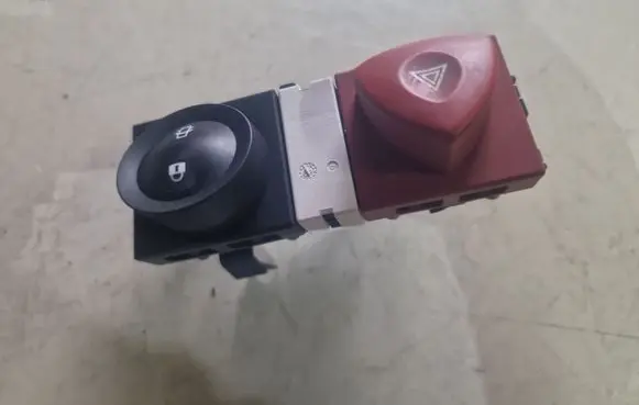 Renault Megane II Hazard light switch 8200407415