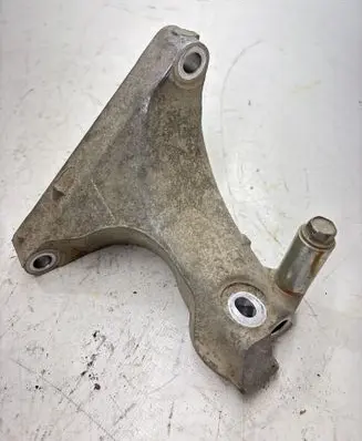 Subaru Outback (BS) Engine mounting bracket