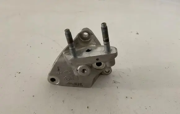 Hyundai Ioniq Engine mounting bracket