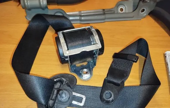 Mini Cooper Countryman R60 Front seatbelt 617059700B 120615 9802196