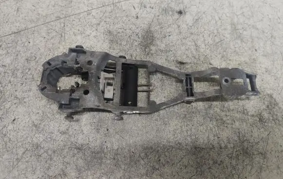 Rear door exterior handle/bracket