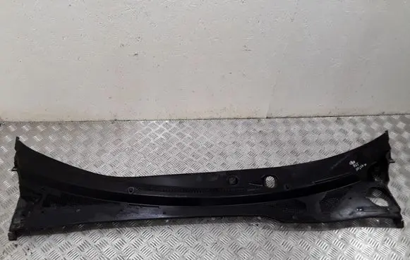 Nissan Quest Wiper trim