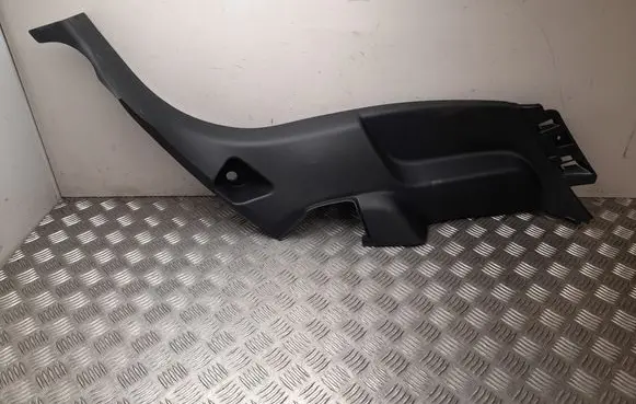 (D)pillar trim (top)