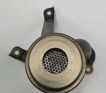 Chrysler 300 - 300C Oil filter mounting bracket