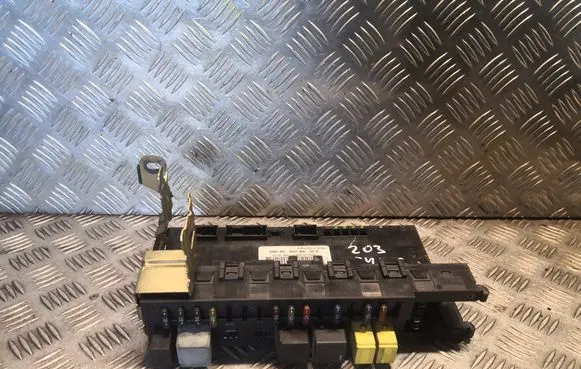 Mercedes-Benz C W203 Fuse box set 2035453101 A2035453101