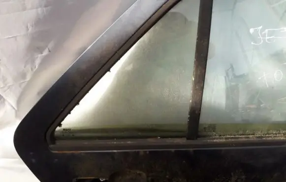 Seat Toledo I (1L) Rear vent window glass 