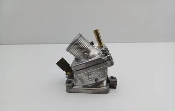 Volvo S60 Thermostat housing 