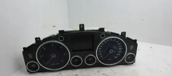 Volkswagen Touareg I Speedometer (instrument cluster) 7L6920880M