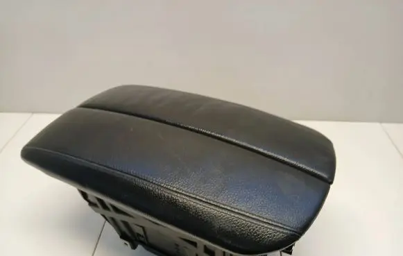 BMW X5 E70 Armrest 10055913 5116 105070381C