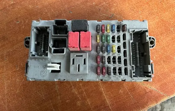 Fiat Punto (188) Fuse module 46795988 46795988NPL 46552681