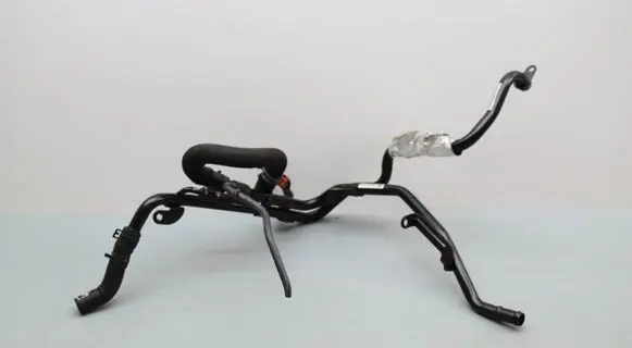 Engine coolant pipe/hose
