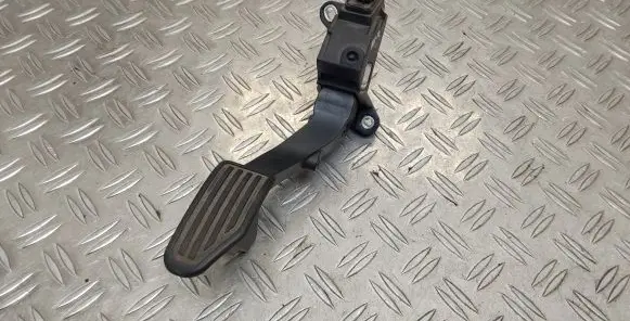 Toyota Yaris Accelerator throttle pedal 781100D110