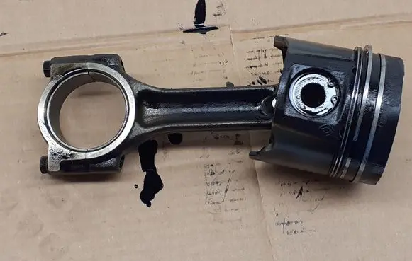 Renault Megane II Piston with connecting rod