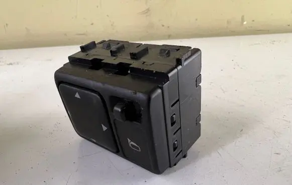 Mitsubishi Pajero Wing mirror switch 050426