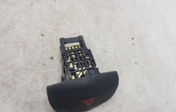 Nissan Primera Hazard light switch 06016
