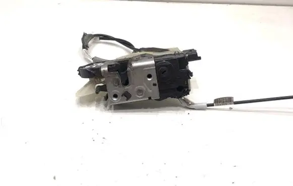 Peugeot 208 I Front door lock 