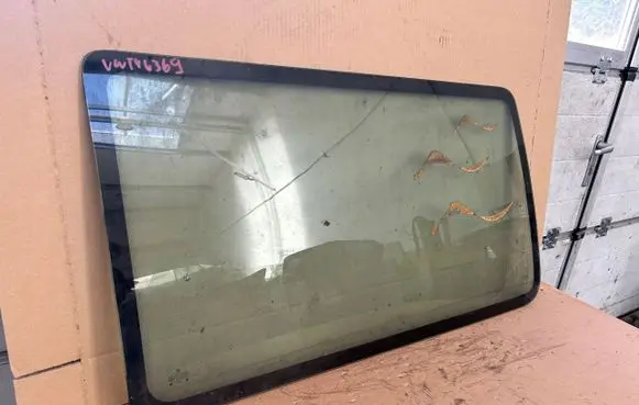 Volkswagen Transporter - Caravelle T4 Front triangle window/glass 