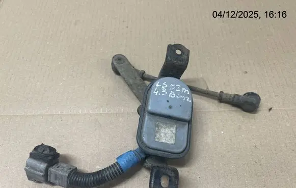 Lexus LS 430 Front air suspension height level sensor 