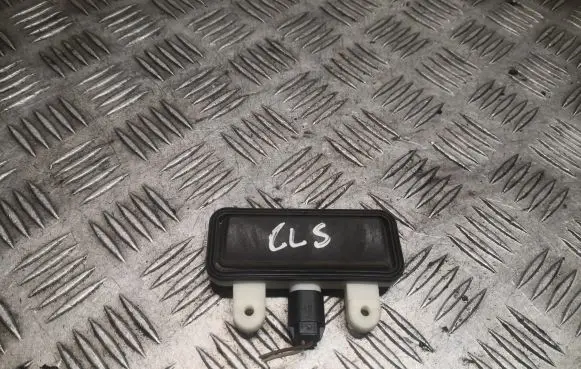 Mercedes-Benz CLS C218 X218 Tailgate/boot open switch button 2218702410 A2218702410