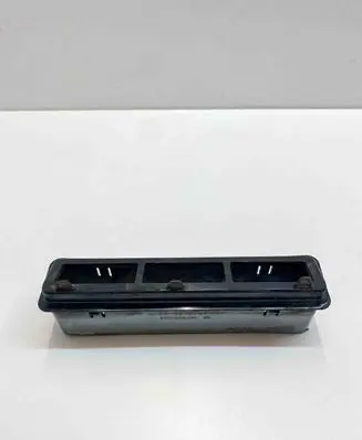Quarter panel pressure vent